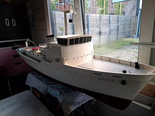 grote modelboot, Hobby en Vrije tijd, Modelbouw | Boten en Schepen, Gebruikt, 1:32 tot 1:50, Overige merken, Ophalen