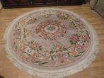 Rond Chinees tapijt, Ophalen, Rond