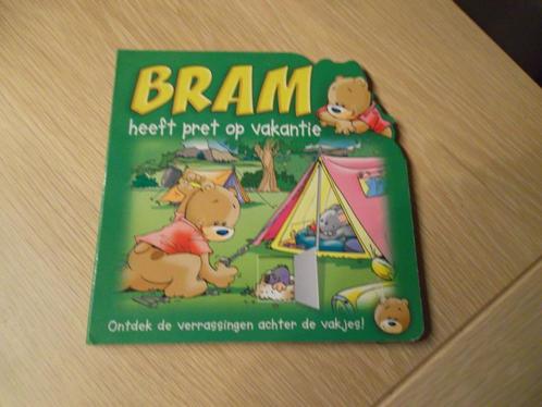 BRAM heeft pret op vakantie, Boeken, Kinderboeken | Baby's en Peuters, Zo goed als nieuw, 2 tot 3 jaar, Uitklap-, Voel- of Ontdekboek