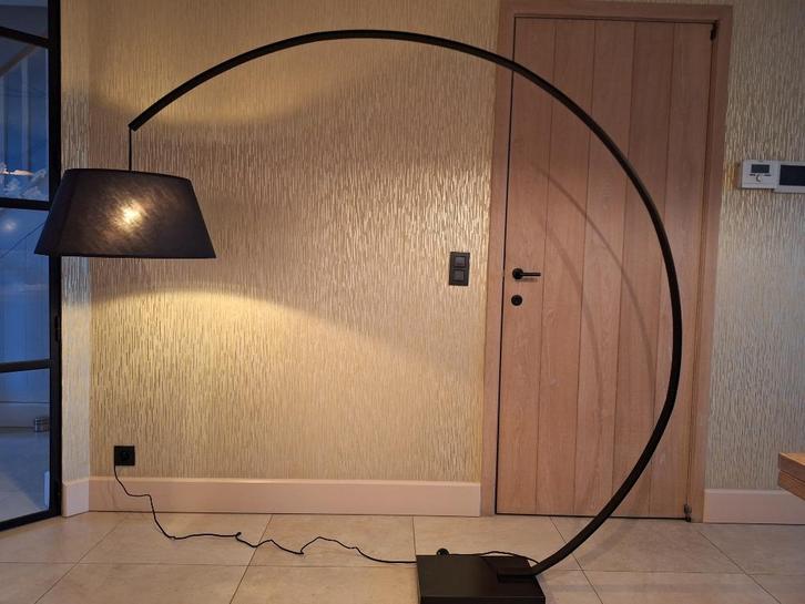 Design staanlamp, Huis en Inrichting, Lampen | Vloerlampen, Zo goed als nieuw, 150 tot 200 cm, Metaal, Stof, Ophalen