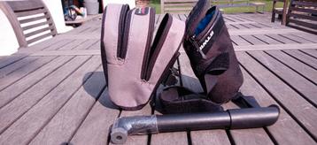 Pompe vélo + 2 sacoches de selle  beschikbaar voor biedingen