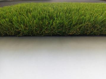 Reststukje kunstgras beetje plooien aan 80% korting pa beschikbaar voor biedingen