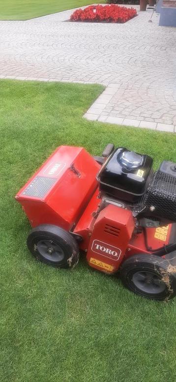 Toro doorzaaimachine en verticuteermachine  beschikbaar voor biedingen