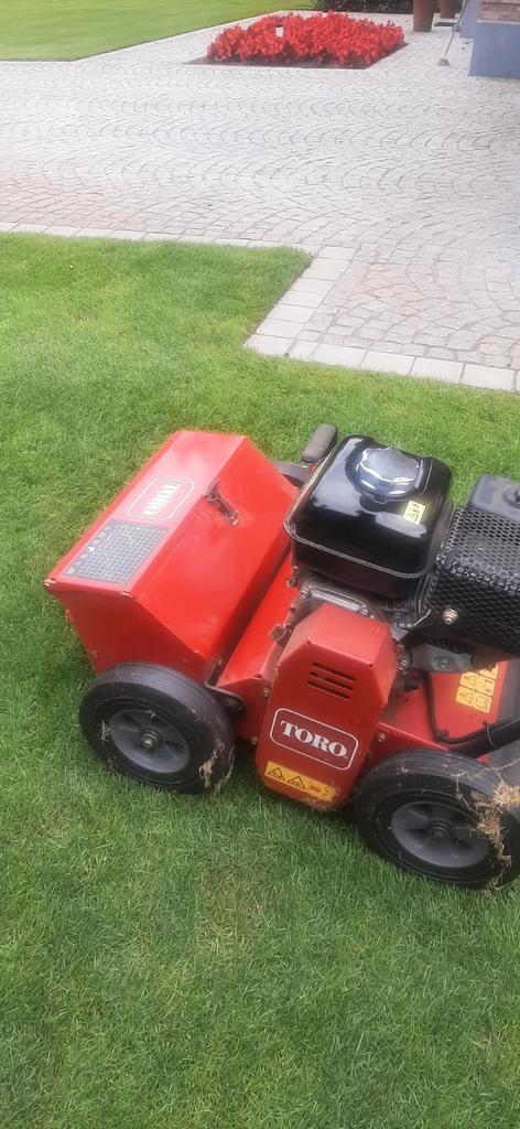 Toro doorzaaimachine en verticuteermachine, Tuin en Terras, Zitmaaiers, Zo goed als nieuw, Ophalen