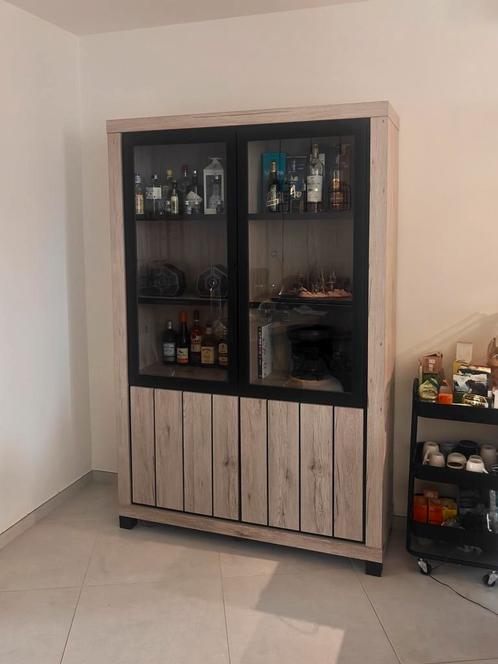 Vitrinekast Weba (Eureka 133 cm), Huis en Inrichting, Kasten | Vitrinekasten, Zo goed als nieuw, Ophalen