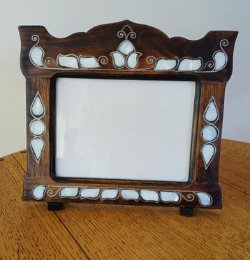 Vintage houten fotolijstje met parelmoer beschikbaar voor biedingen