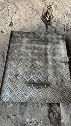 Uitschuifbaar tafeltje op geleiders, Enlèvement