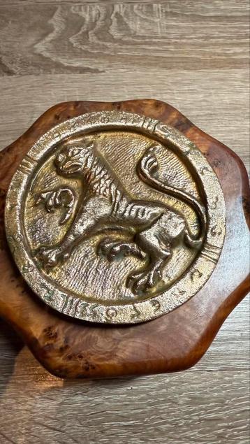De Spaanse medaille beschikbaar voor biedingen