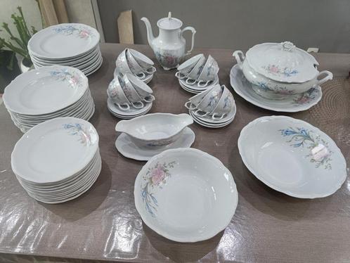 Service de table complet en porcelaine "Walbrzich", Antiquités & Art, Antiquités | Services (vaisselle) complet, Enlèvement
