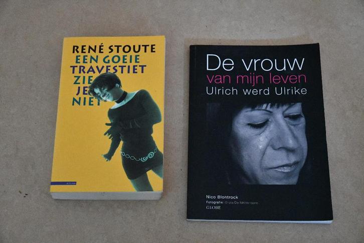 2 recensie exemplaren over travestie, Livres, Partis & Groupements, Comme neuf, Autres, Enlèvement ou Envoi