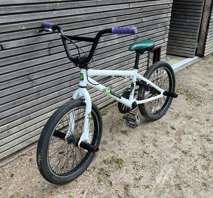 Haro 18.5 bmx met nieuwe grips en remblokken, Fietsen en Brommers, Fietsen | Crossfietsen en BMX, Zo goed als nieuw, Ophalen