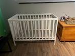 Wit bedje Ikea, matras met allergeendicht matrashoes, Kinderen en Baby's, Kinderkamer | Complete kinderkamers, Ophalen, Zo goed als nieuw