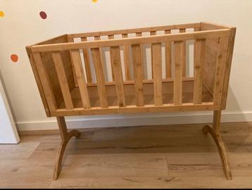 Babybedje in bamboe beschikbaar voor biedingen