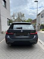 BMW 330e Touring xDrive M Sport 292PK – Dravitgrau Metallic, Auto's, Automaat, 4 cilinders, USB, Zilver of Grijs