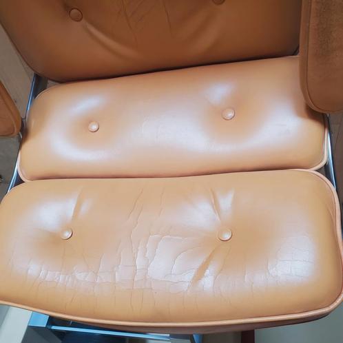 Bureaustoel Charles Eames wordt gerestaureerd, Huis en Inrichting, Stoelen, Gebruikt, Leer, Ophalen of Verzenden