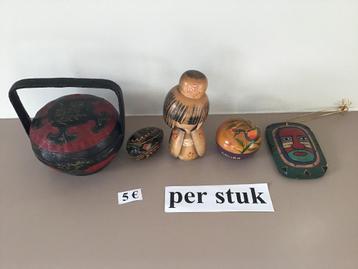 5 houten souvenirs aan slechts 5 euro per stuk beschikbaar voor biedingen