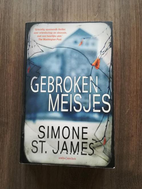 Simone St. James - Gebroken meisjes, Boeken, Thrillers, Gelezen, Ophalen of Verzenden
