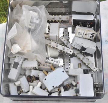 lot de disjoncteur automatique et plus ancien et barette  beschikbaar voor biedingen