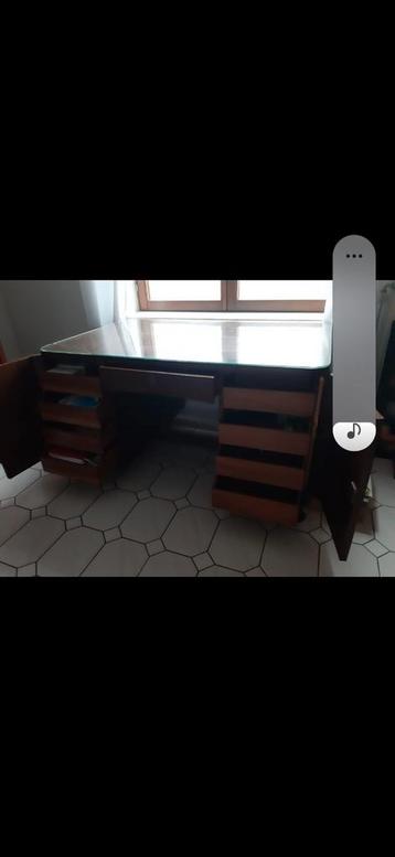 Bureau  beschikbaar voor biedingen