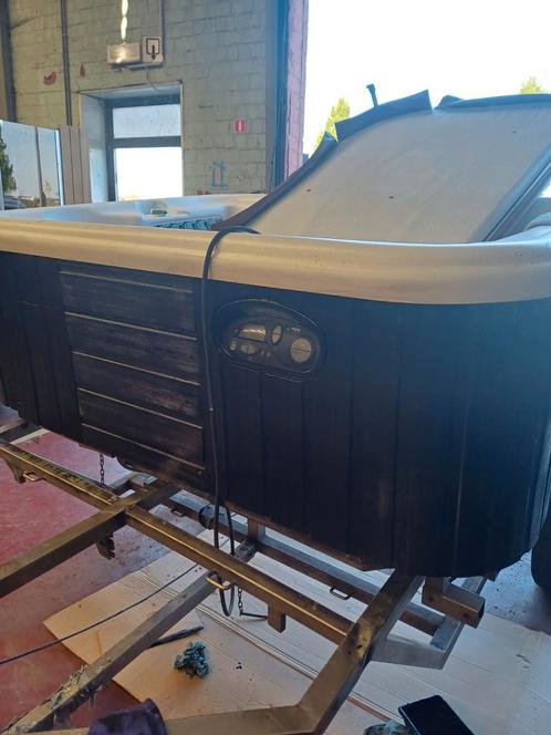 Jacuzzi 3 persoons.  Uiterst zuinig, Tuin en Terras, Zwembad-toebehoren, Ophalen of Verzenden