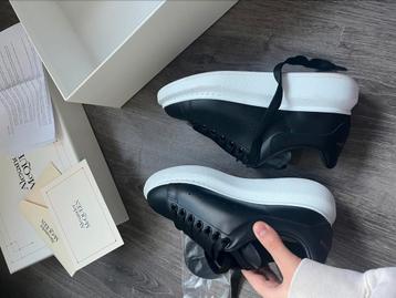 Alexander mcqueen sneakers  beschikbaar voor biedingen