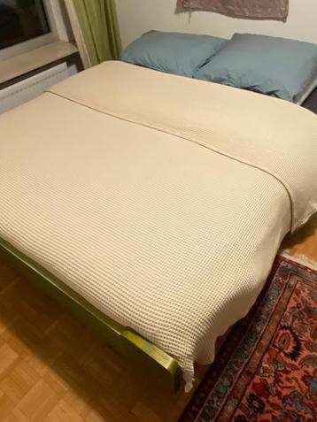 Tweepersoonsbed met matras disponible aux enchères