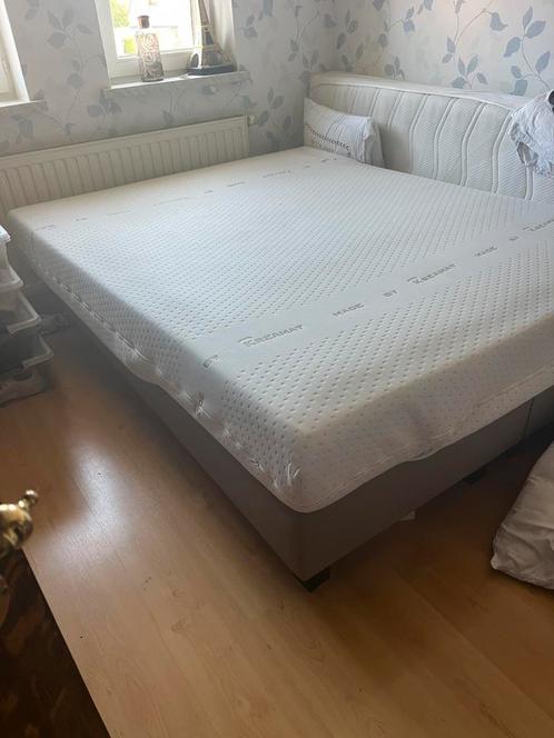Boxspring Kreamat met matras!, Huis en Inrichting, Slaapkamer | Boxsprings, Zo goed als nieuw, Ophalen