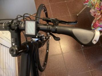 VROUWEN racefiets TREK 100% CARBON beschikbaar voor biedingen