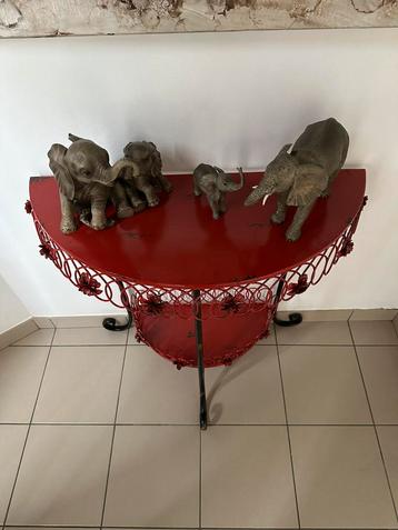Bijzettafel beschikbaar voor biedingen