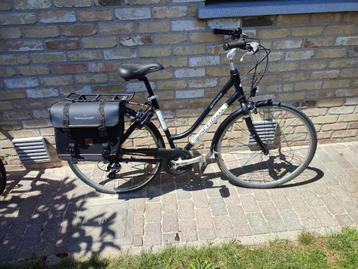 sportieve damesfiets beschikbaar voor biedingen
