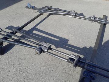 Dakdrager Thule met 2 fietsdragers beschikbaar voor biedingen