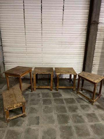 Set vintage houten tafeltjes beschikbaar voor biedingen