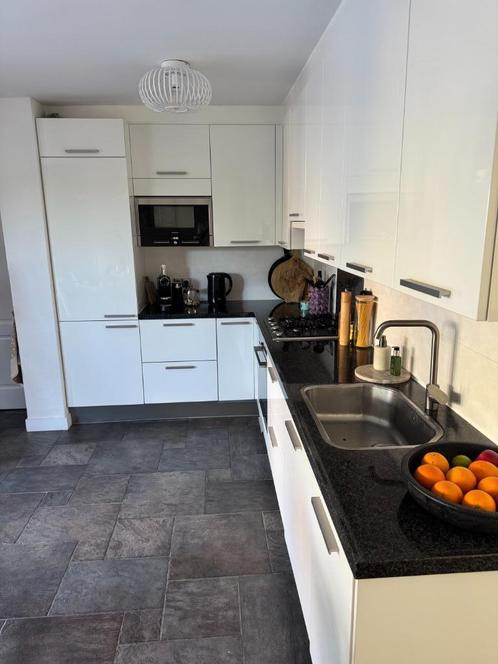 Moderne witte hoogglans hoekkeuken –Siemens GEDEMONTEERD, Huis en Inrichting, Keuken | Complete keukens, Zo goed als nieuw, Hoekkeuken