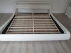 Te koop wit lederen bed. 180 x200. Voor matras tot 30 cm. Sp, Huis en Inrichting, Slaapkamer | Bedden, Ophalen, Overige materialen