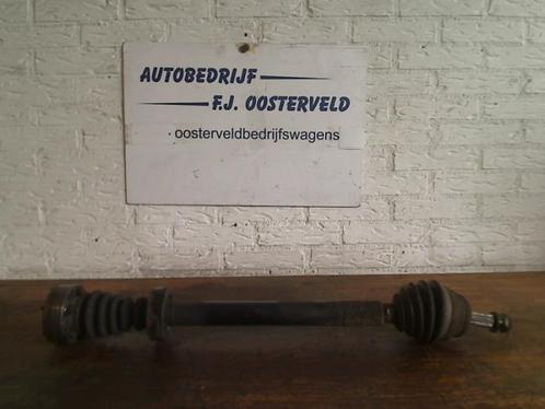 Aandrijfas rechts-voor van een Volkswagen Passat, Auto-onderdelen, Remmen en Aandrijving, Volkswagen, Gebruikt, 3 maanden garantie