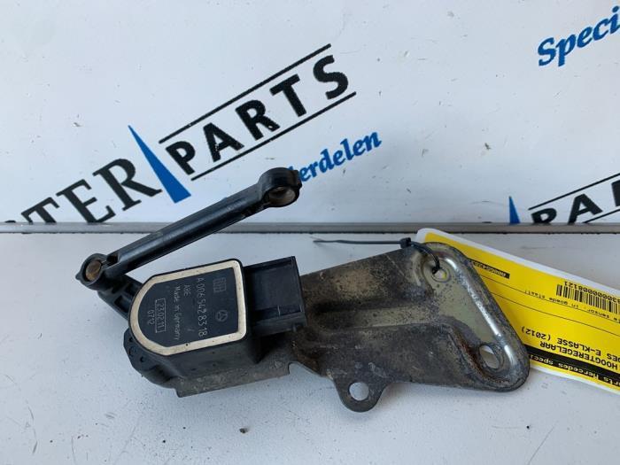 Xenon hoogteregelaar van een Mercedes E-Klasse, Auto-onderdelen, Verlichting, Mercedes-Benz, Gebruikt, 3 maanden garantie, Ophalen of Verzenden