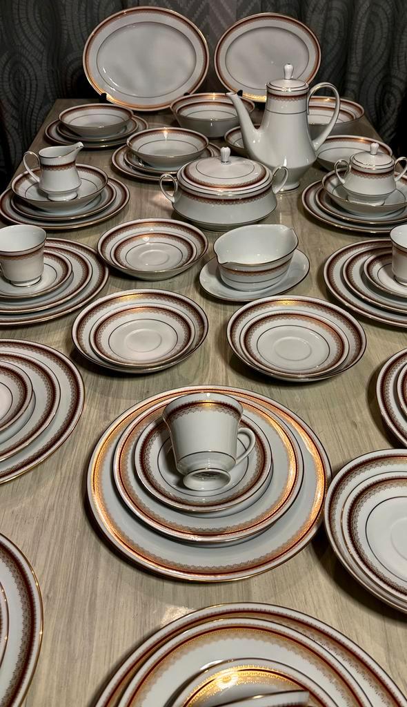 Service de table "Doral Maroon 2992" Noritake, Antiek en Kunst, Antiek | Servies compleet, Ophalen