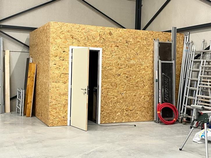 Très beau rangement/cellier., Bricolage & Construction, Abris de chantier & Baraques de chantier, Comme neuf, Enlèvement