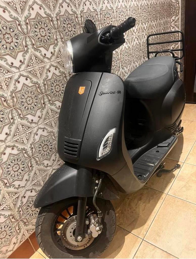 Scooter a klasse, Fietsen en Brommers, Brommeronderdelen | Scooters, Ophalen, Zo goed als nieuw