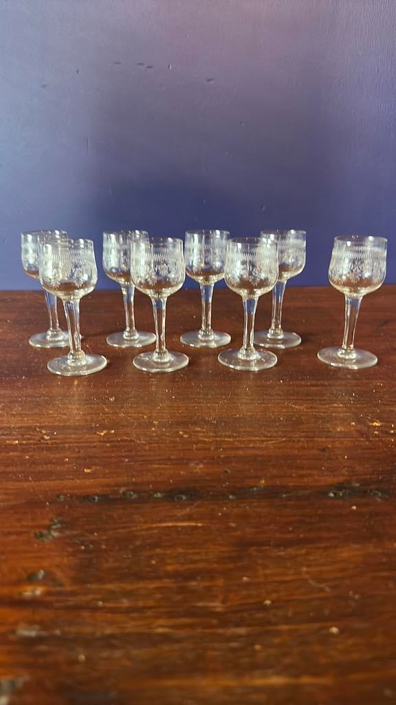 8 anciens verres à goutte, Collections, Enlèvement ou Envoi, Utilisé