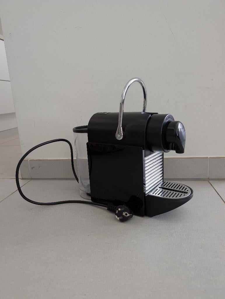 Krups Nespresso Koffiemachine – Zwart – Incl. 20 cups, Elektronische apparatuur, Ophalen, Gebruikt, Koffiemachine, Afneembaar waterreservoir