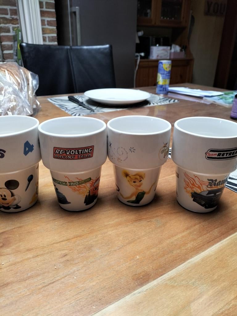 4 tassen met Disney Design, Ophalen