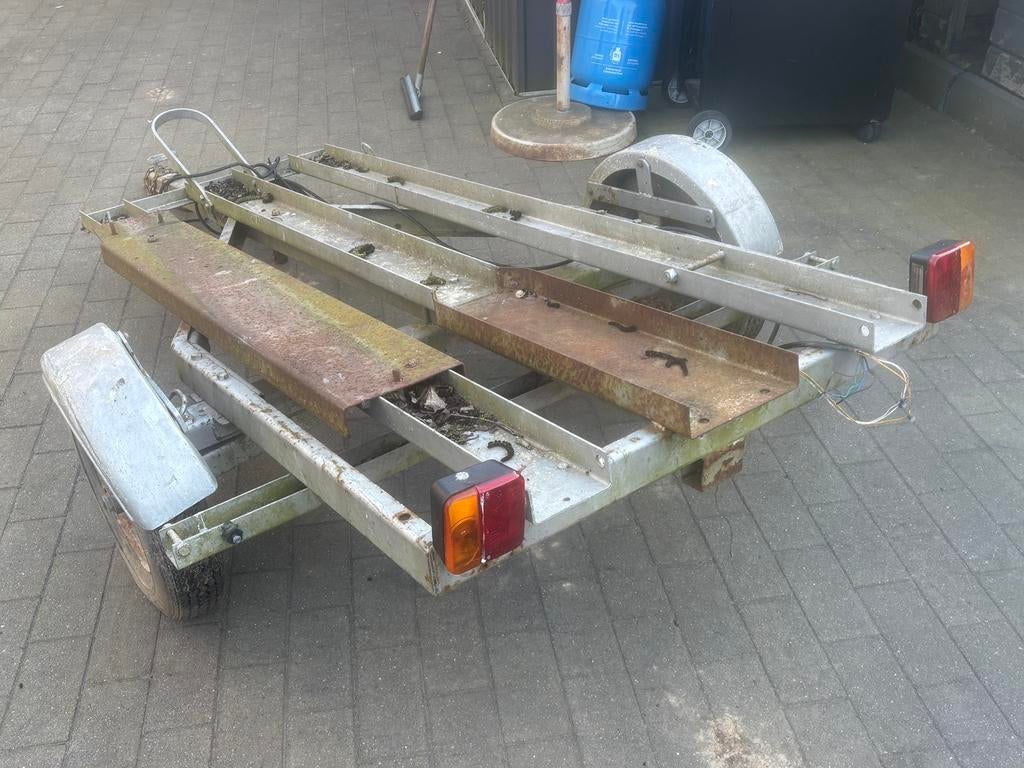 motoaanhangwagen, Ophalen, Gebruikt