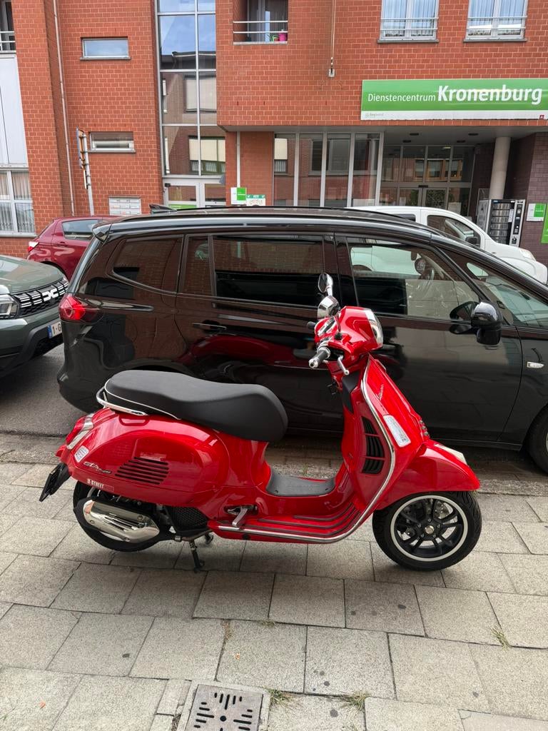 Vespa 125 gts super , 2024 ( 7 km) gloednieuw, Fietsen en Brommers, Scooters | Vespa, Zo goed als nieuw, Ophalen of Verzenden