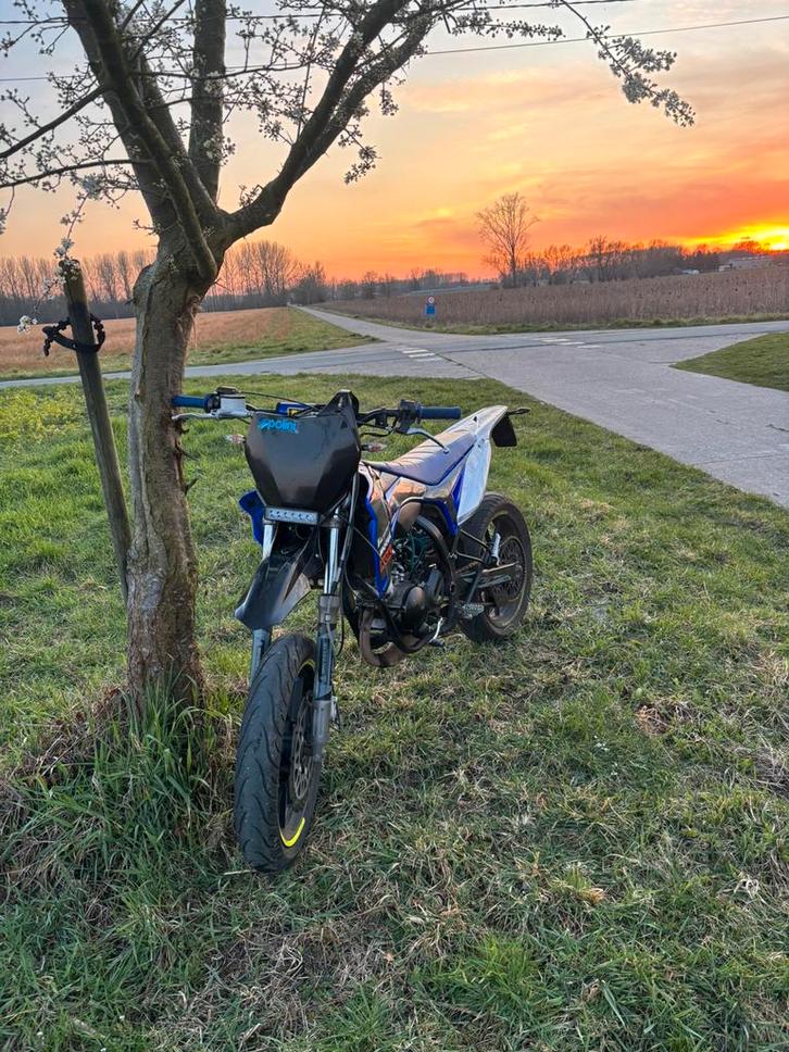 Sherco sm-r 50 2025, Fietsen en Brommers, Brommers | Overige merken, Zo goed als nieuw, Klasse B (45 km/u), Ophalen