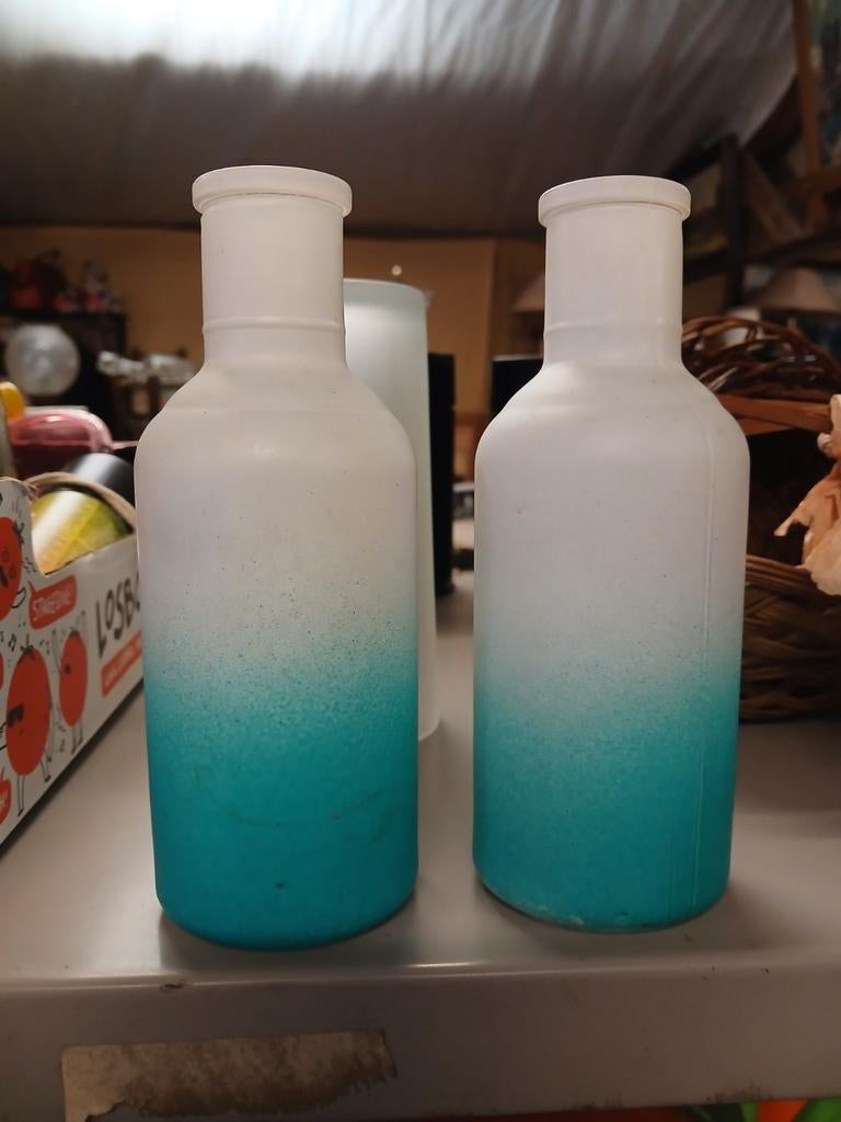 Te koop twee leuke vaasjes, Ophalen