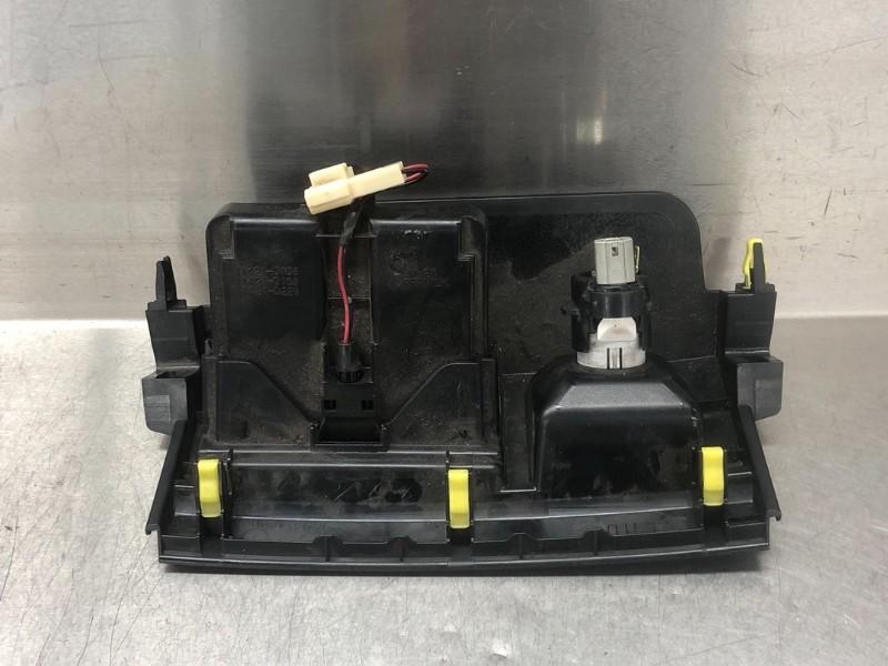 PRISE DE COURANT 12 VOLTS Land Cruiser (J12) (|1A421015G|), Utilisé, Toyota