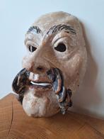 Masque ancien « art populaire », Enlèvement ou Envoi