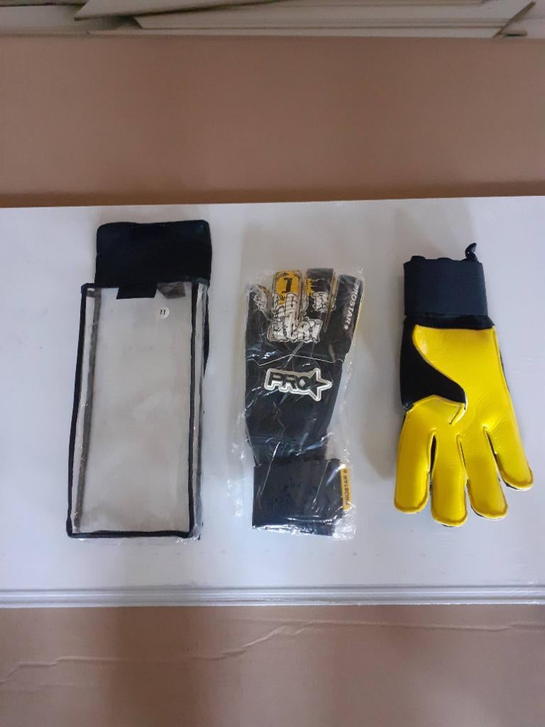 Nieuwe keeperhandschoenen pro star, Sports & Fitness, Football, Enlèvement, Neuf, Gants