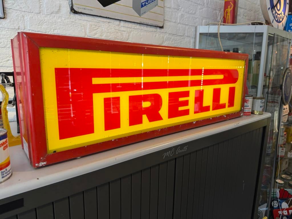 Pirelli banden oude reclame lichrbak, Ophalen, Gebruikt, Lichtbak of (neon) lamp
